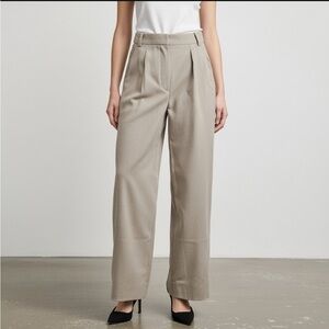 Aritzia Babaton Women’s High Waisted Pleated Trousers Tan Wool Blend Size 6